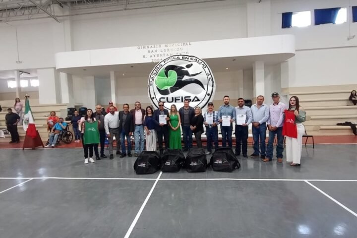 Integrantes de CUFISA A.C. en el Gimnasio Municipal San Lorenzo
