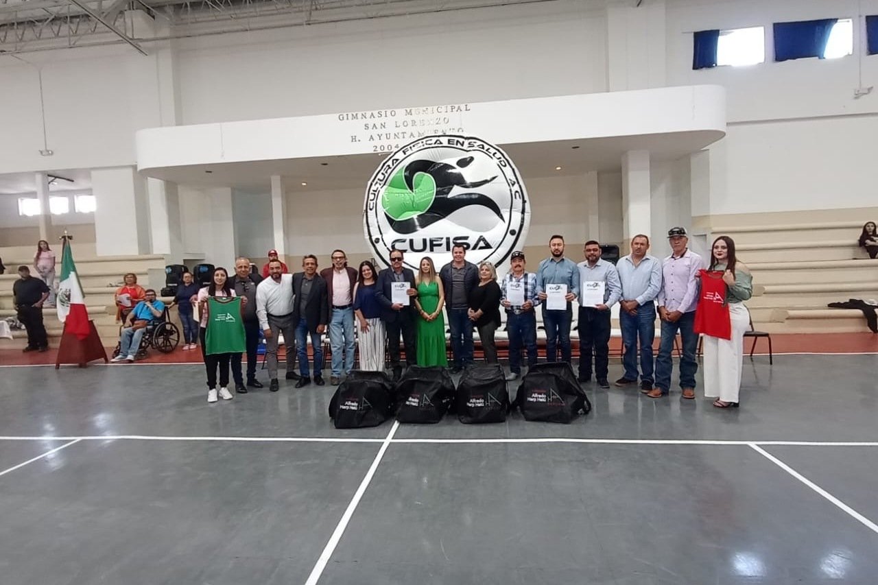 Integrantes de CUFISA A.C. en el Gimnasio Municipal San Lorenzo